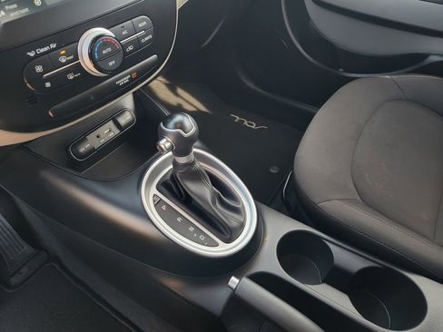 Used 2019 Kia Soul Base w/ Convenience Package image 25