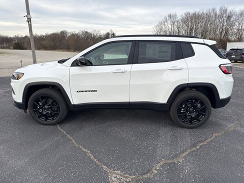 New 2026 Jeep Compass Latitude image 8