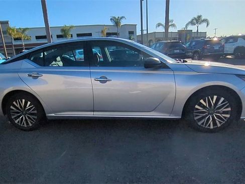 Used 2024 Nissan Altima 2.5 SV image 9