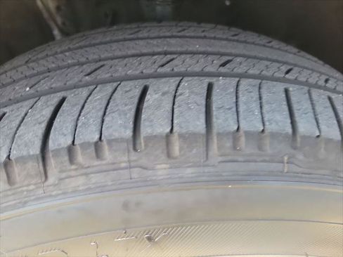 Certified 2024 Toyota Highlander XLE FWD image 36