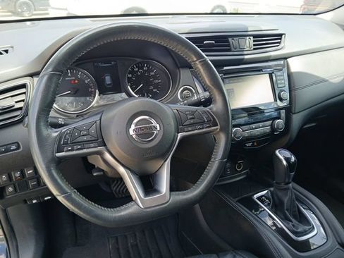 Used 2017 Nissan Rogue SL w/ SL Premium Package FWD image 16