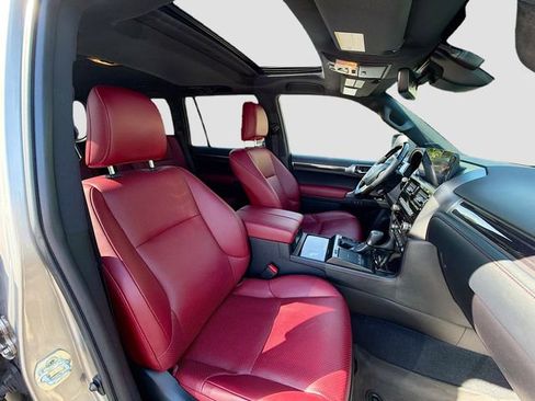 Used 2023 Lexus GX 460 Luxury w/ Sport Design Package AWD/4WD image 27