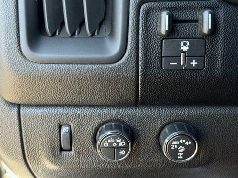 Used 2019 Chevrolet Colorado ZR2 w/ ZR2 Dusk Special Edition AWD/4WD image 25