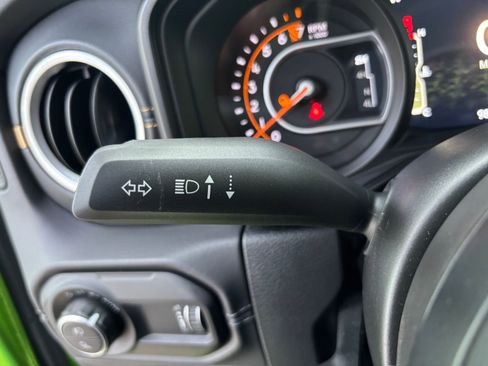 Used 2025 Jeep Gladiator Sport image 15