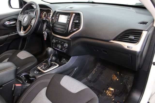 Used 2014 Jeep Cherokee Latitude w/ Cold Weather Group AWD/4WD image 23