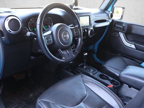 Used 2017 Jeep Wrangler Unlimited Sahara w/ Connectivity Group AWD/4WD image 12