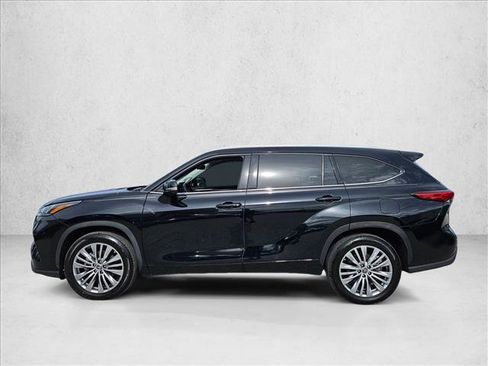 Used 2023 Toyota Highlander Platinum FWD image 9