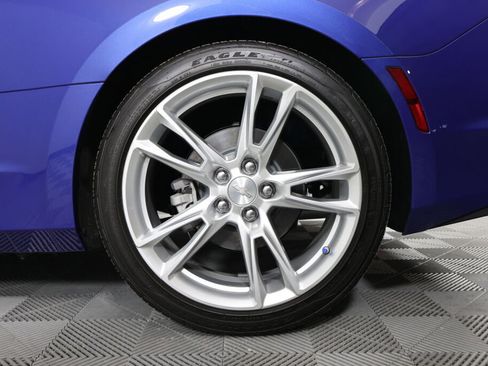 Used 2023 Chevrolet Camaro LT RWD image 8
