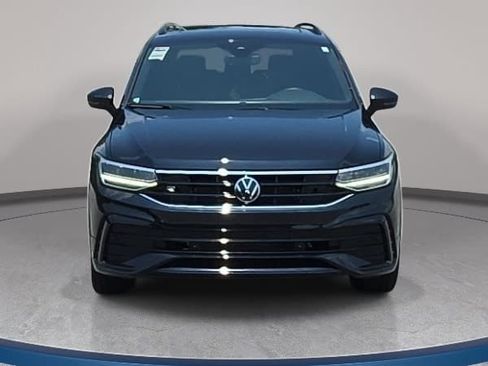 Used 2024 Volkswagen Tiguan SE R-Line FWD image 2