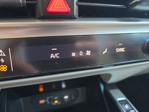 Certified 2025 Kia Sorento S w/ Panoramic Sunroof Package image 16