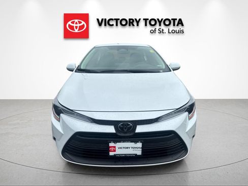 Used 2025 Toyota Corolla LE FWD image 8
