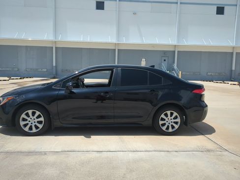 Used 2025 Toyota Corolla LE FWD image 8