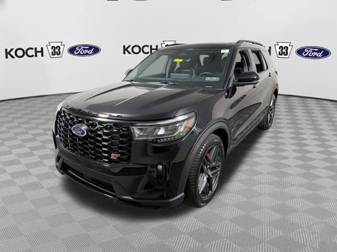 Used 2025 Ford Explorer ST AWD/4WD image 3