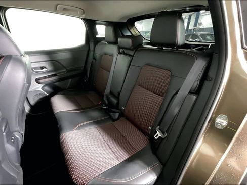 Certified 2025 Nissan Kicks SR FWD image 31