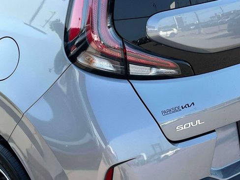 Used 2025 Kia Soul LX w/ LX Technology Package FWD image 33