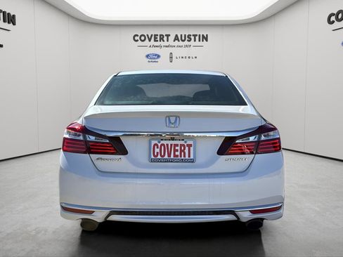 Used 2017 Honda Accord Sport image 4