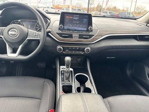 Used 2024 Nissan Altima 2.5 SV image 18