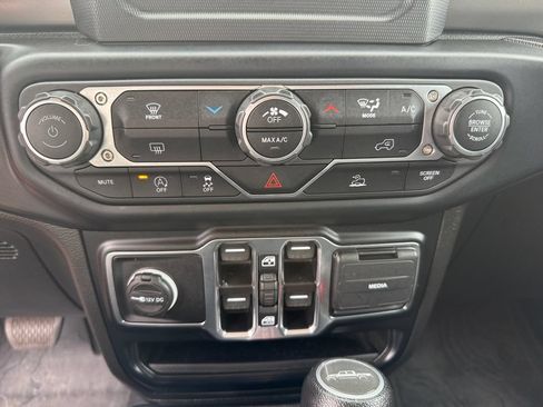 Used 2023 Jeep Gladiator Sport AWD/4WD image 23