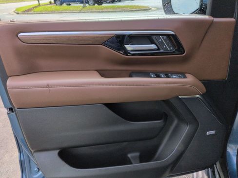 Used 2025 Chevrolet Tahoe High Country image 10