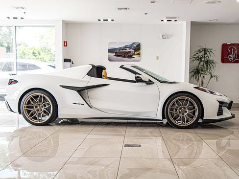 Used 2024 Chevrolet Corvette Z06 w/ Stealth Interior Trim Package RWD image 10