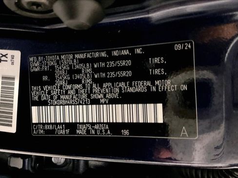 Used 2024 Toyota Highlander Platinum AWD/4WD image 44