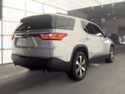 Used 2019 Chevrolet Traverse LT w/ LT Premium Package FWD image 7