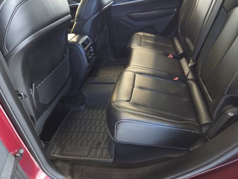 Used 2024 Jeep Grand Cherokee Limited w/ Luxury Tech Group II image 18