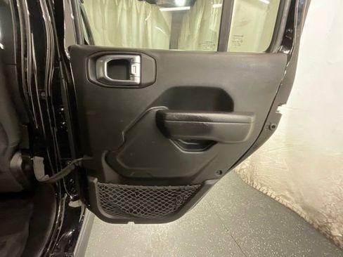 Used 2022 Jeep Wrangler Unlimited Rubicon w/ LED Lighting Group AWD/4WD image 24