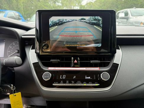 Used 2025 Toyota Corolla LE FWD image 6
