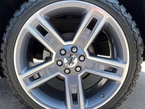 Used 2017 Chevrolet Silverado 1500 LTZ Z71 w/ LTZ Plus Package AWD/4WD image 13
