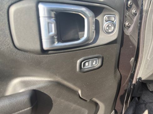 Used 2023 Jeep Wrangler Rubicon AWD/4WD image 13
