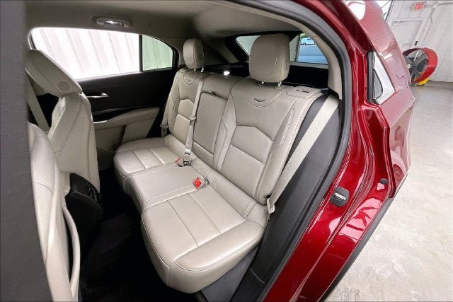 Used 2020 Cadillac XT4 Premium Luxury w/ Cold Weather Package AWD/4WD image 19
