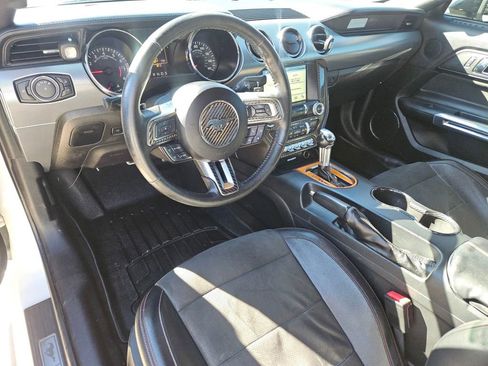 Used 2017 Ford Mustang GT Premium image 4