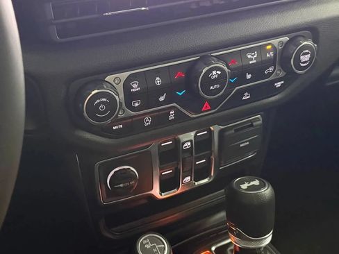 Used 2024 Jeep Wrangler Unlimited Sport AWD/4WD image 29