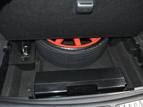 Certified 2025 Porsche Macan image 32