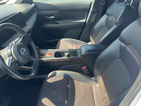 Used 2025 Nissan Kicks SR w/ Illumination Package FWD image 11