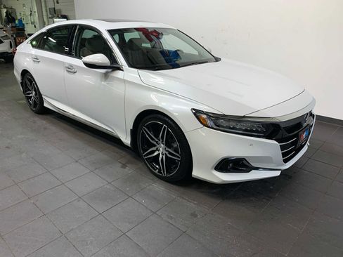 Used 2022 Honda Accord Touring image 2