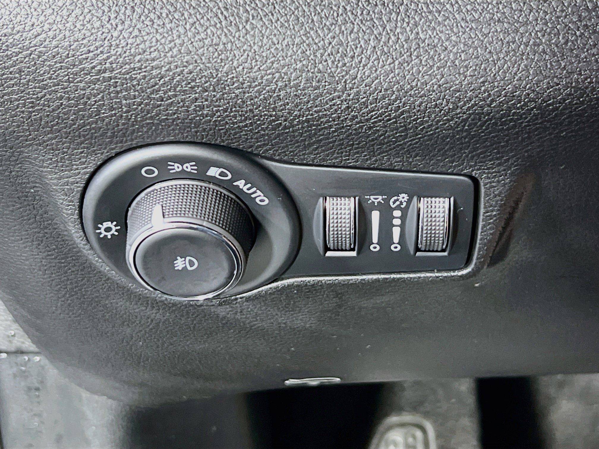 Used 2023 Jeep Compass Latitude AWD/4WD image 10