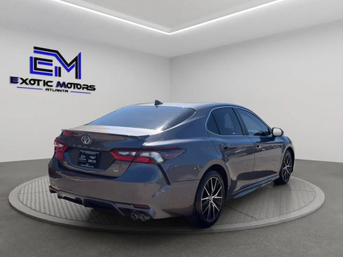 Used 2022 Toyota Camry SE FWD image 5