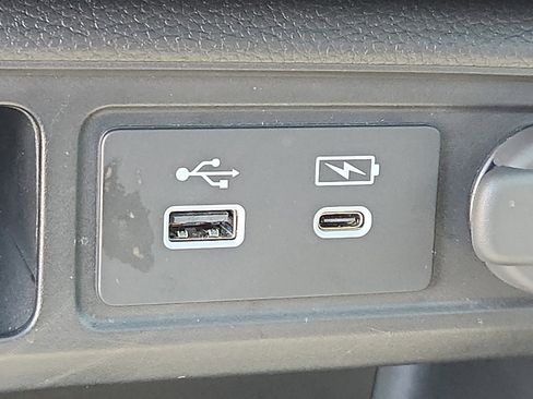 Used 2025 Honda Pilot TrailSport image 24