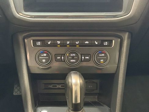 Used 2020 Volkswagen Tiguan SE image 15