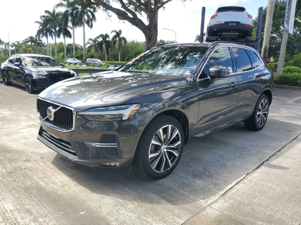 Certified 2022 Volvo XC60 B5 Momentum w/ Protection Package Premier AWD/4WD image 3