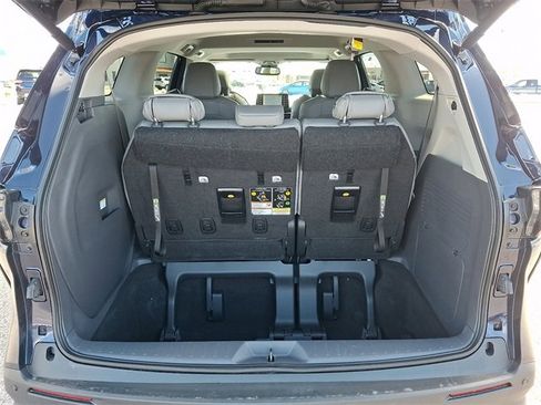 Used 2024 Toyota Sienna XLE w/ XLE Plus Package image 31
