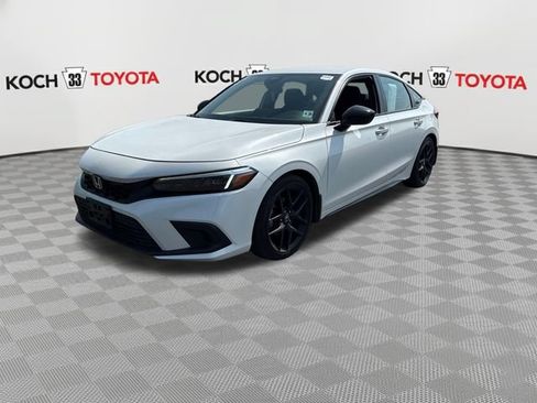 Used 2023 Honda Civic Sport image 3