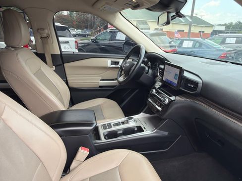 Used 2021 Ford Explorer Limited w/ Equipment Group 301A RWD image 9