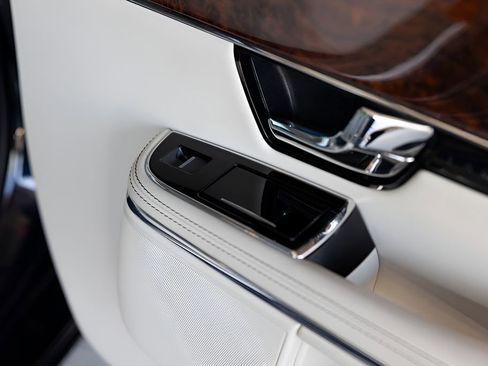 Used 2012 Jaguar XJ L RWD image 64