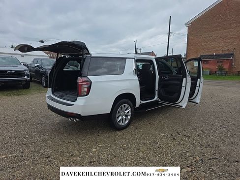 Used 2024 Chevrolet Suburban Premier AWD/4WD image 37