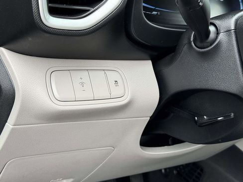 Used 2025 Hyundai Venue SEL FWD image 10