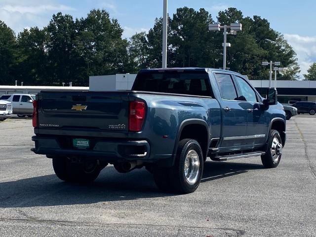 Used 2025 Chevrolet Silverado 3500 High Country w/ High Country Premium Package AWD/4WD image 3