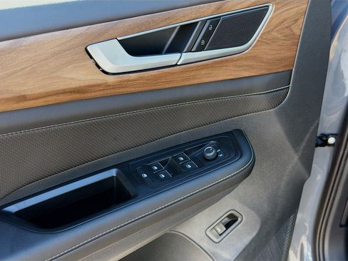 New 2026 Volkswagen Atlas SE FWD image 23